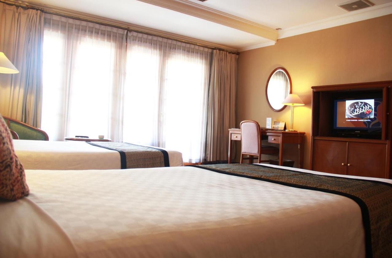 Singgasana Hotel Surabaya Kamer foto