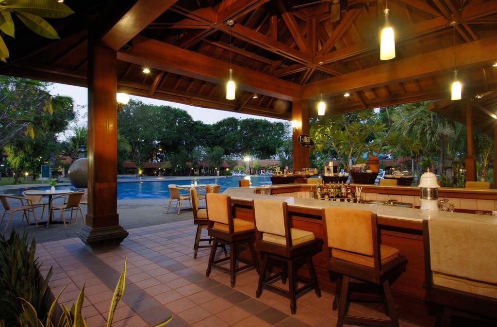 Singgasana Hotel Surabaya Buitenkant foto
