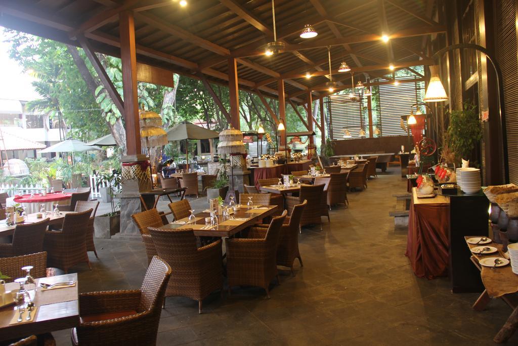 Singgasana Hotel Surabaya Buitenkant foto