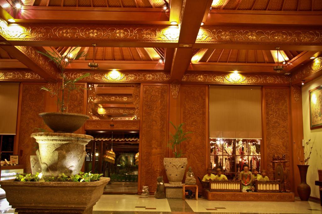 Singgasana Hotel Surabaya Buitenkant foto
