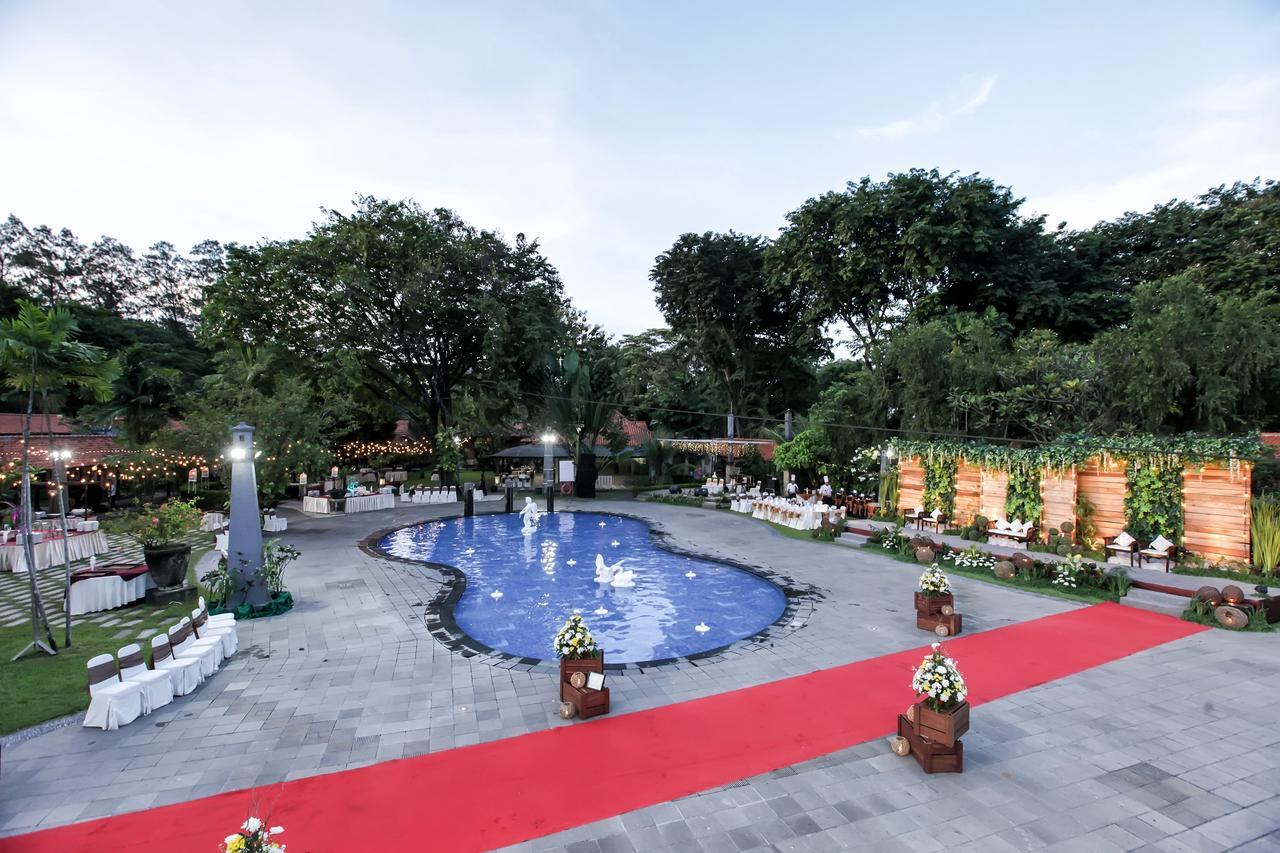 Singgasana Hotel Surabaya Buitenkant foto