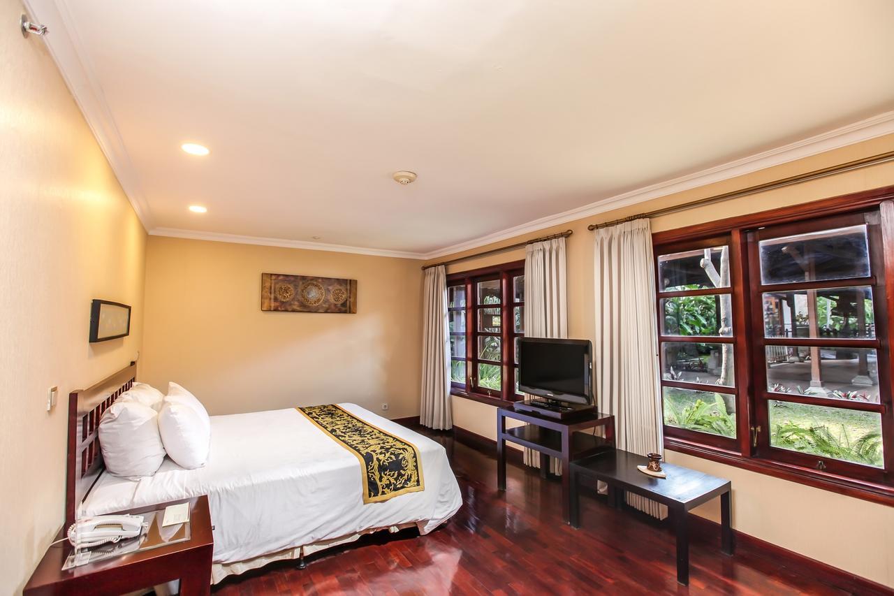 Singgasana Hotel Surabaya Buitenkant foto